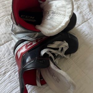Skating shoes